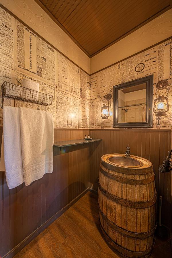 Miners Cabin #4 - King Bed - Private Balcony With Views Tombstone Exterior photo